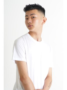 にもう アイロンパーマワイルドアップバンクスキンフェードショートNK1