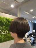 カーキカラー×ショート