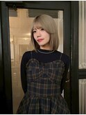 ホワイトベージュカラー