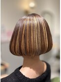 丸みのあるボブに立体感と華やかさをプラス