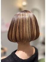 アンジー(Angee)&nbsp;丸みのあるボブに立体感と華やかさをプラス