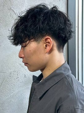 ニアウ 新宿(Niau) MEN’S/リバースセンターパート/ニュアンスパーマ/新宿