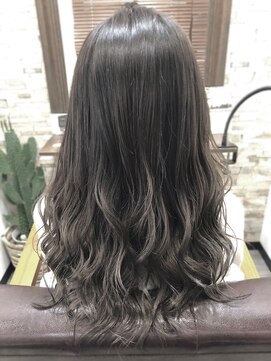 アトリエナガノ(atelier nagano) ニュアンスカラー/センターパート/ツヤ髪スタイル/ブルージュ