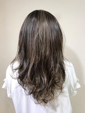 アズール 草加(azule) 白髪ぼかしハイライト×セミロングレイヤー