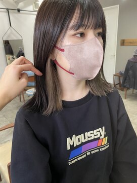 ユイル(Uil) 似合わせ小顔ミディアム×インナーカラー デザインカラー