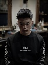 フッドバーバー(HOOD BARBER) フェザーアップ＋スキンフェードスタイル