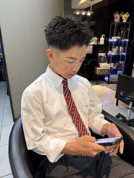 アイズ 海老名(AIZU) スパイキーショート メンズカット メンズショート 眉毛 フェード