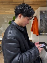 ラロ(raro) 緩めスパイラル前下がりセンターパート