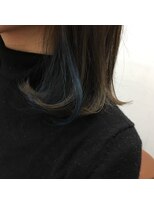 キー(kii) ポイントカラー。ブルーネイビー。