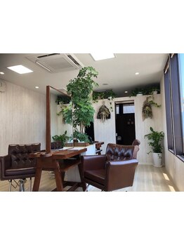 当店は幅広い年代のお客様に「お友達と会う感覚で」気軽に通っていただけるサロンです☆