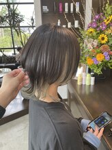 アールトゥーヘアー(art To Hair) マッシュウルフ/インナーカラー/ペールシルバー/20代30代