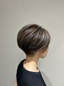 バウム ヘアー(Baum Hair) ハイライトでハンサムショート