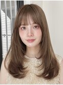 レイヤーカット×色素薄めカラーで透明感たっぷりヘア