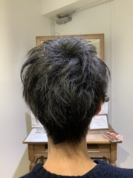 ユーネリー(U-NERY) 動きのあるショートスタイル