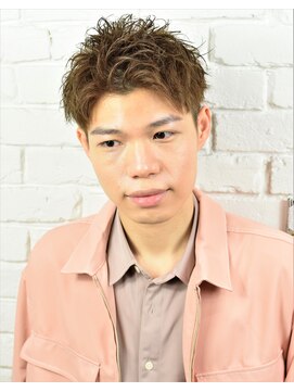 クオンヒール(QUON HEAL) 七三アップバングニュアンスパーマテーパーフェードｎ