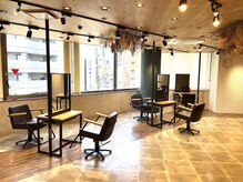 アーバンメイエキアネックス(URBAN MEIEKI ANNEX)の雰囲気（開放的な店内、ドライフラワーで落ち着いた雰囲気♪）