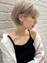 トルネード(TORNADO)&nbsp;海外ヘア ハイトーン耳掛けボブ プラチナブロンド 表参道A0722