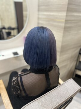 ラビス クローバー(Lovis clover) 青と紫のツートンカラーボブカット♪あゆむ