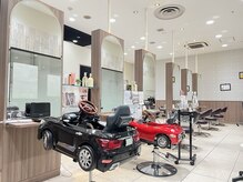 リアン(Lien)の雰囲気（清潔感ある店内★お子様用の車の席もございます♪【姫路・飾磨】）