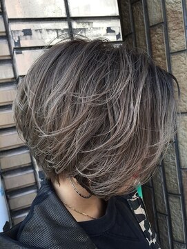 ルーツ(Roots) ショートハイライトバレイヤージュ