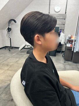 ウヌ ヘアルーム(uNu Hair Room) 韓国風ショートセンターパート