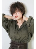 顔まわりの束感が色っぽいハンサムショート