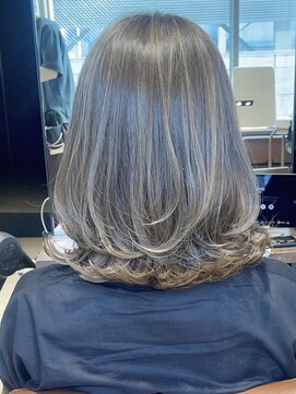 アフロート ギンザ(AFLOAT GINZA) 白髪があっても白髪染め不使用のハイライトデザインカラー