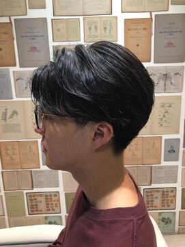 リム(RiM) メンズカット/ニュアンスパーマ/センターパート/ツーブロック/