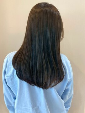 レジナヴィータ 栄(Reginavita) 顔周りカット グレージュカラー 透明感カラー ストレート 20代