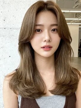 外ハネボブ前下がりボブレイヤーボブミルクティーグレージュ髪型