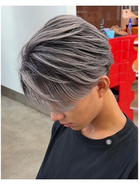 テンバイリップスヘアー(TEN by LIPPS hair) ホワイトシルバーアッシュバレイヤージュツーブロセンターパート