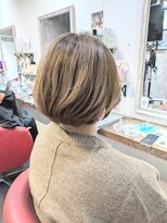 アリイ(ali'i) 白髪ぼかし×ショートスタイル