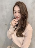 韓国レイヤーで美髪ロング　シースルー前髪　ゆる巻きスタイル