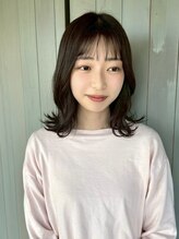ルトワ(Lutowa) セミミディアムレイヤースタイル