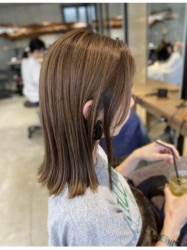 ニーイチイチ(211) ミディボブハイライト