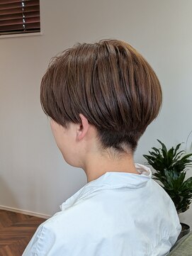 ウィスカーヘアー(whisker hair) 刈り上げ　ハンサムショート
