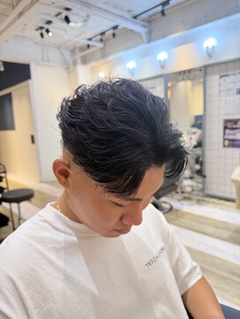 ルースト 京都河原町店(ROOST) 最新トレンドスタイルフェザーショートフェザーパーマメンズ