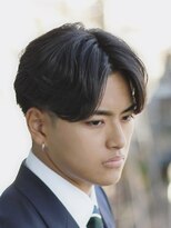 ハレ ヘアサロン(Hale hair salon)&nbsp;Hale刈り上げセンターパートフェザーパーマニュアンスパーマ原宿