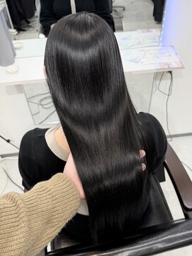 ロムーク 表参道(LOMKH) ミディアムレイヤーロングレイヤーカット顔周りオリーブベージュ