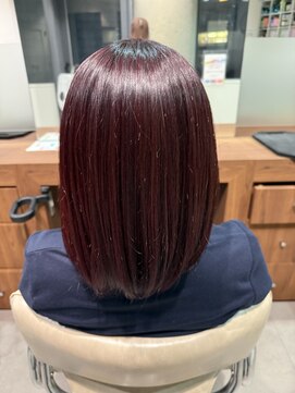 アウラ(AURA) レッドカラーボルドーカラー暗髪韓国ヘア