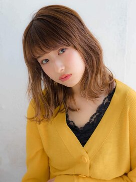 ルティア(Lutia) くびれセミディ コテ巻きアレンジ ベージュ