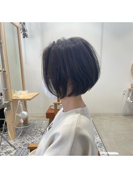 ジジ チーク 栃木(Gigi cheek) ナチュラルショートボブ