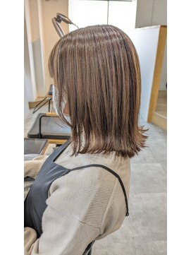 デュナミス(dynamis) 外ハネ切りっぱなしボブ/透明感グレージュカラー☆