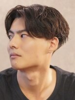 ノーエン(noen)&nbsp;センターパートスパイラルパーマツーブロック刈り上げメンズヘア