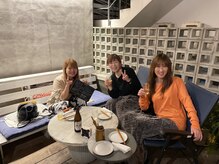 カットサロン風の雰囲気（スタッフ多数最新スタイルをお届け！お茶サービス♪）