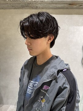 ゼスト リル 新宿(ZEST lill) センターパート シャドウパーマ くせ毛風 新宿