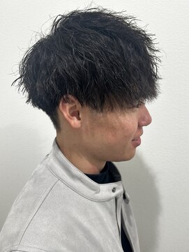 ヒュイル バイ ニアウ(Hwyl by Niau) メンズマッシュパーマツイストパーマスパイラルパーマ刈り上げ