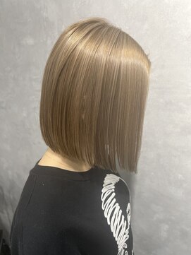 フィーネ 横浜(Fi -Ne) ミルクティーグレージュ×切りっぱなしボブ