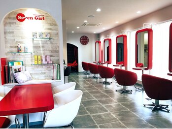 セヴンガール(SevenGirl)の写真/歴10年以上のベテラン女性スタイリストのみ在籍☆同性だからこその髪の悩みも相談しやすい！