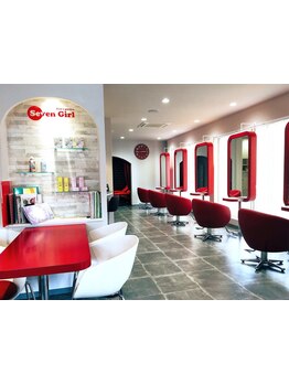 歴10年以上のベテラン女性スタイリストのみ在籍☆同性だからこその髪の悩みも相談しやすい！